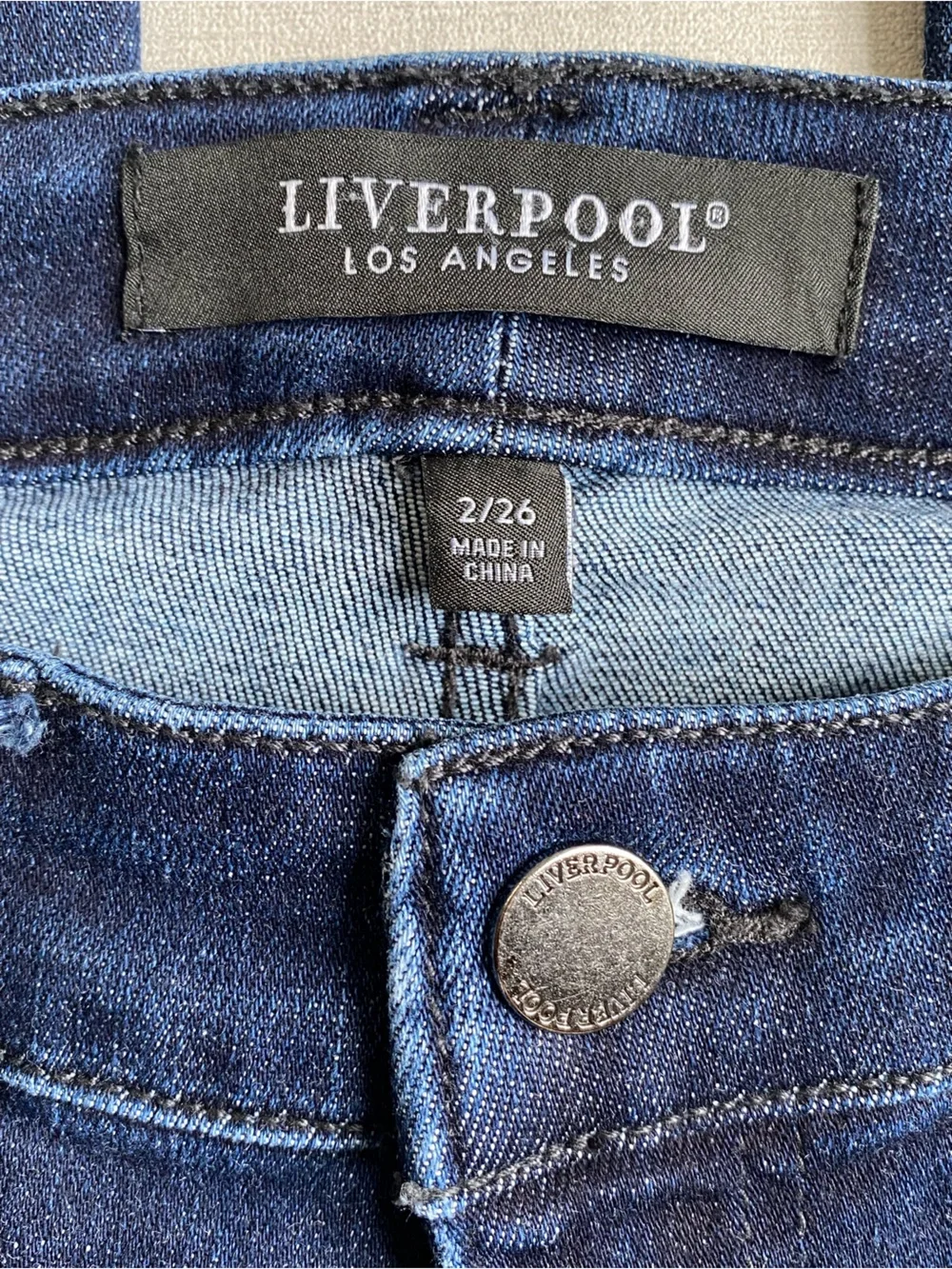 Liverpool Los Angeles Dark Wash Raw Hem Crop Flare Jeans Size 2/26